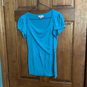 Tee with button details🖇️